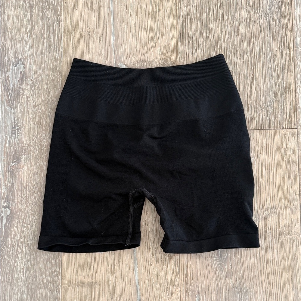 Alphalete AMPLIFY ULTRA-HIGH RISE SHORT - Picture 5 of 5